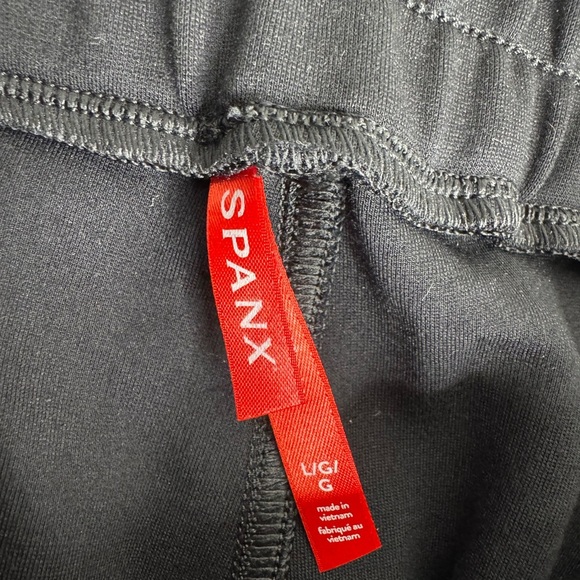 Spanx The Perfect Pant Ankle Joggers in Black - Picture 8 of 11